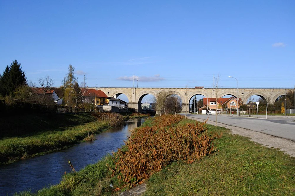 Der Laabenbach, aufgenommen in Neulengbach nahe Altlenbach.