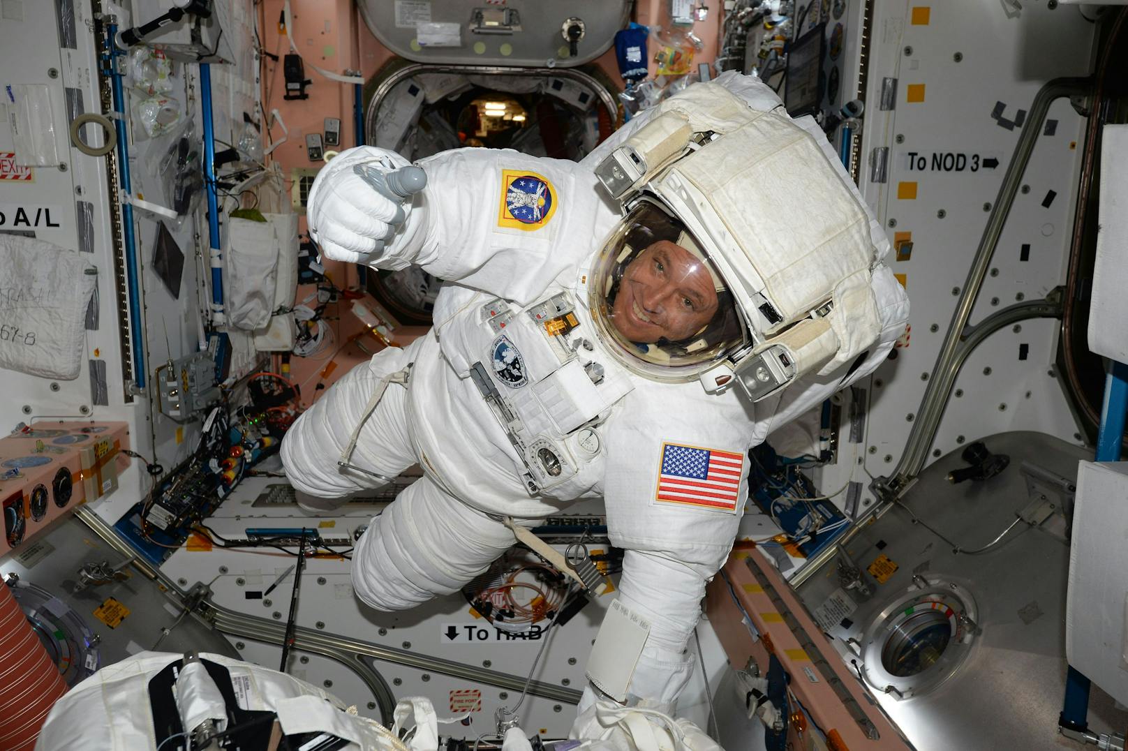 So hatte die NASA letztes Jahr angekündigt, dass mit den privaten US-Shuttles künftig auch Touristen und andere Interessenten zur ISS gebracht werden.