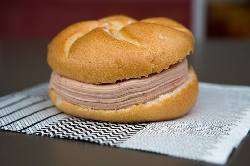 <strong>Salami</strong> und <strong>Extrawurst</strong> werden von der WHO als krebserregend eingestuft. Stiftung Warentest&nbsp;empfiehlt deshalb einen maximalen Verzehr von 50 Gramm pro Tag.