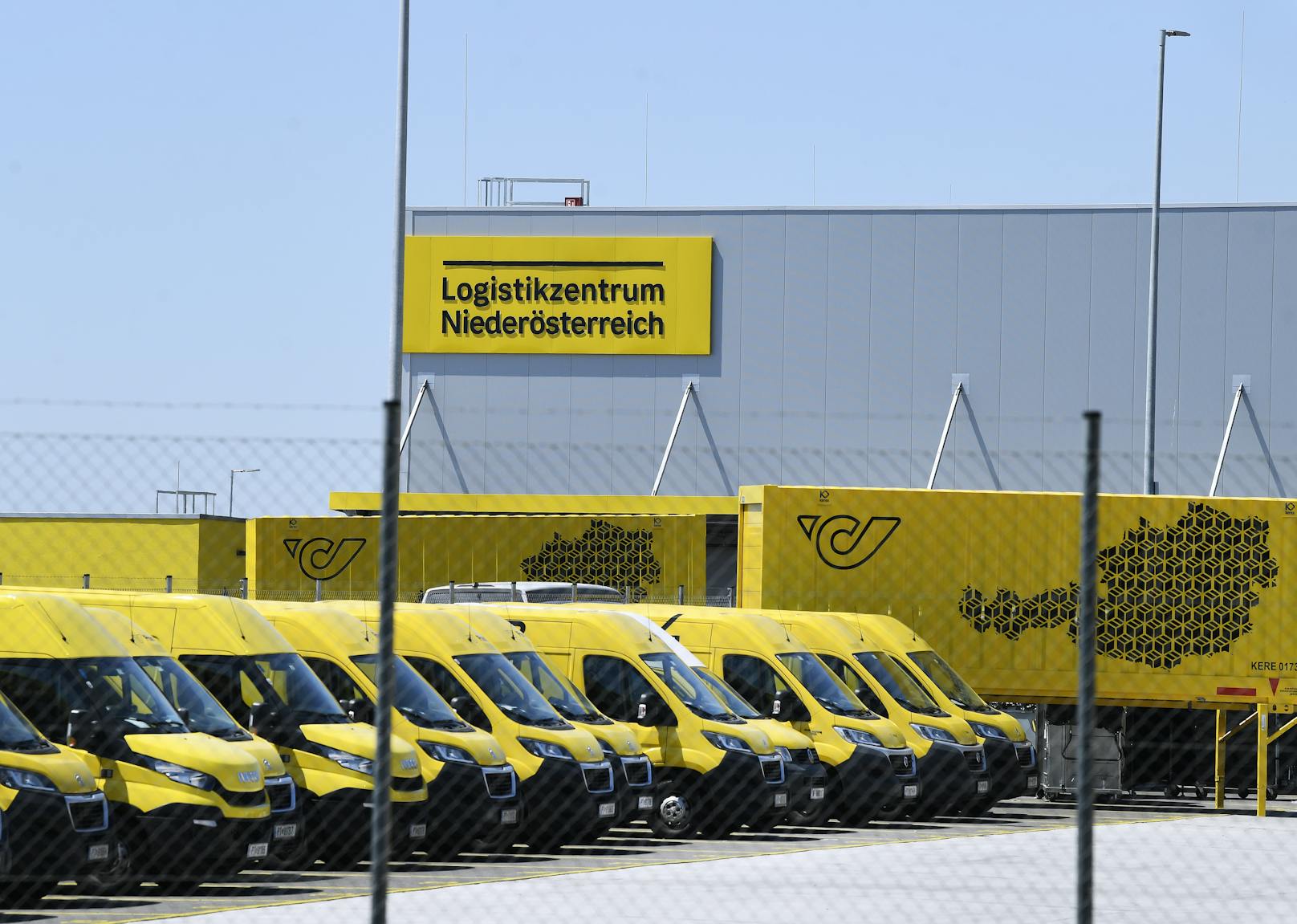 In den Post-Paketzentren in Wien und Niederösterreich sind zuletzt mehrere Mitarbeiter positiv getestet worden.