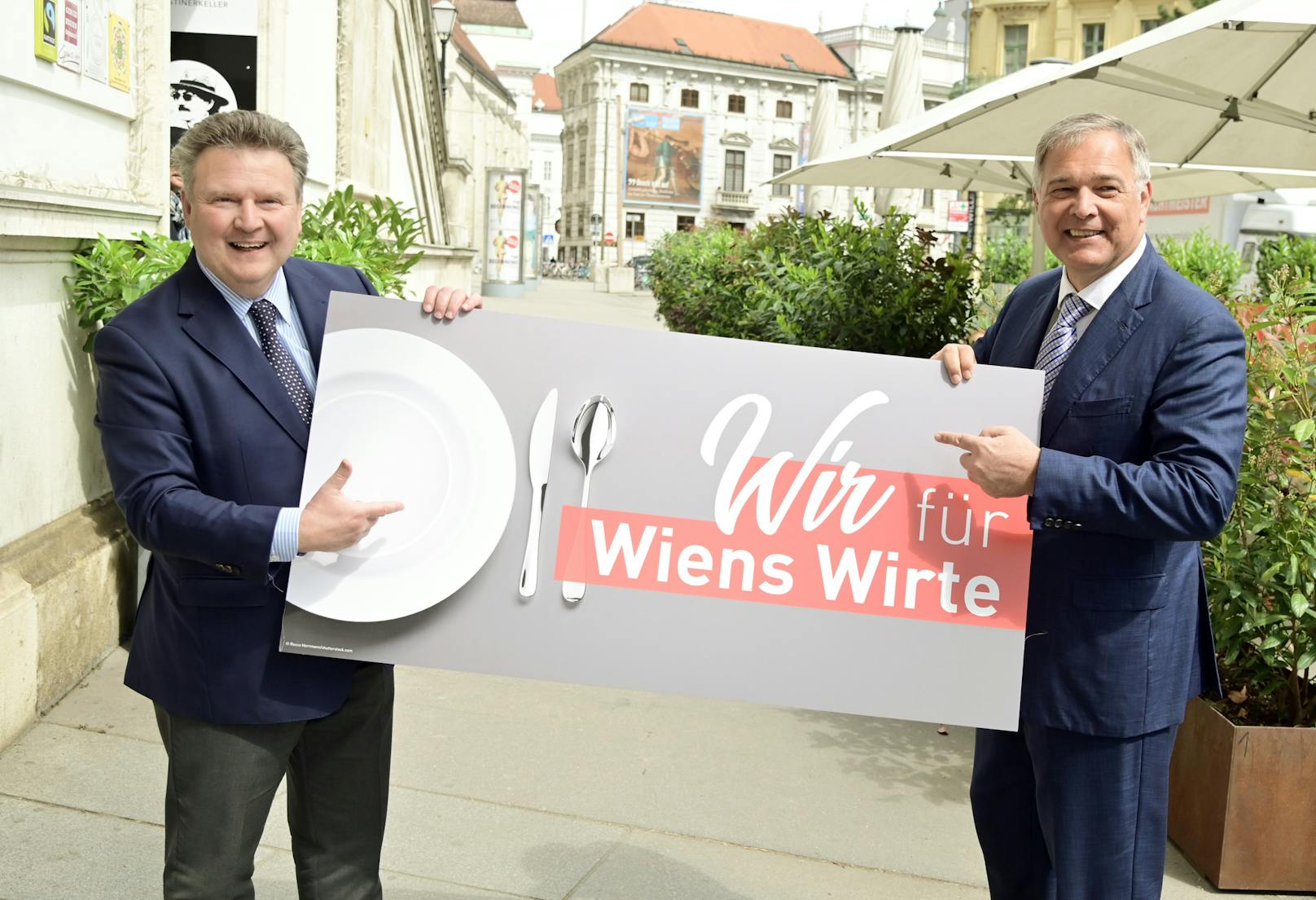 Bürgermeister Michael Ludwig (l.) und WK Wien-Präsident Walter Ruck kündigten den Gutschein an.