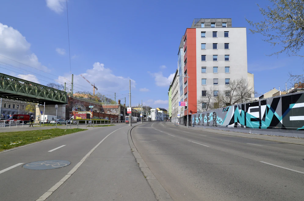 Gegenüber der U-Bahn-Station kam es zum Raufhandel.