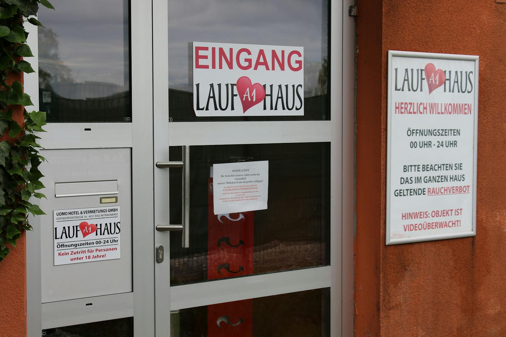 Grünes Licht für das Rotlicht! Ab 1. Juli dürfen Sexarbeiterinnen in Österreich wieder ihre Dienste anbieten. Viele Prostituierte kämpfen seit der Corona-Krise im Land um ihre Existenz.
