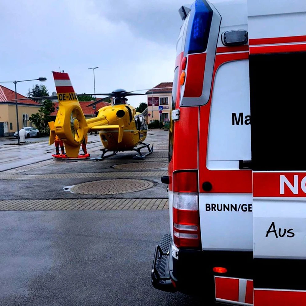 Als der Helikopter landete war der Regenguss schon vorbei.