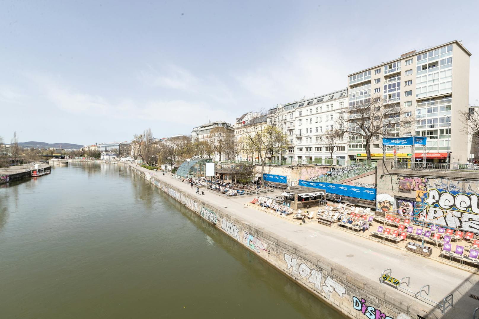 Das Areal rund um das Lokal "Adria Wien" am Donaukanal soll zwangsgeräumt werden.
