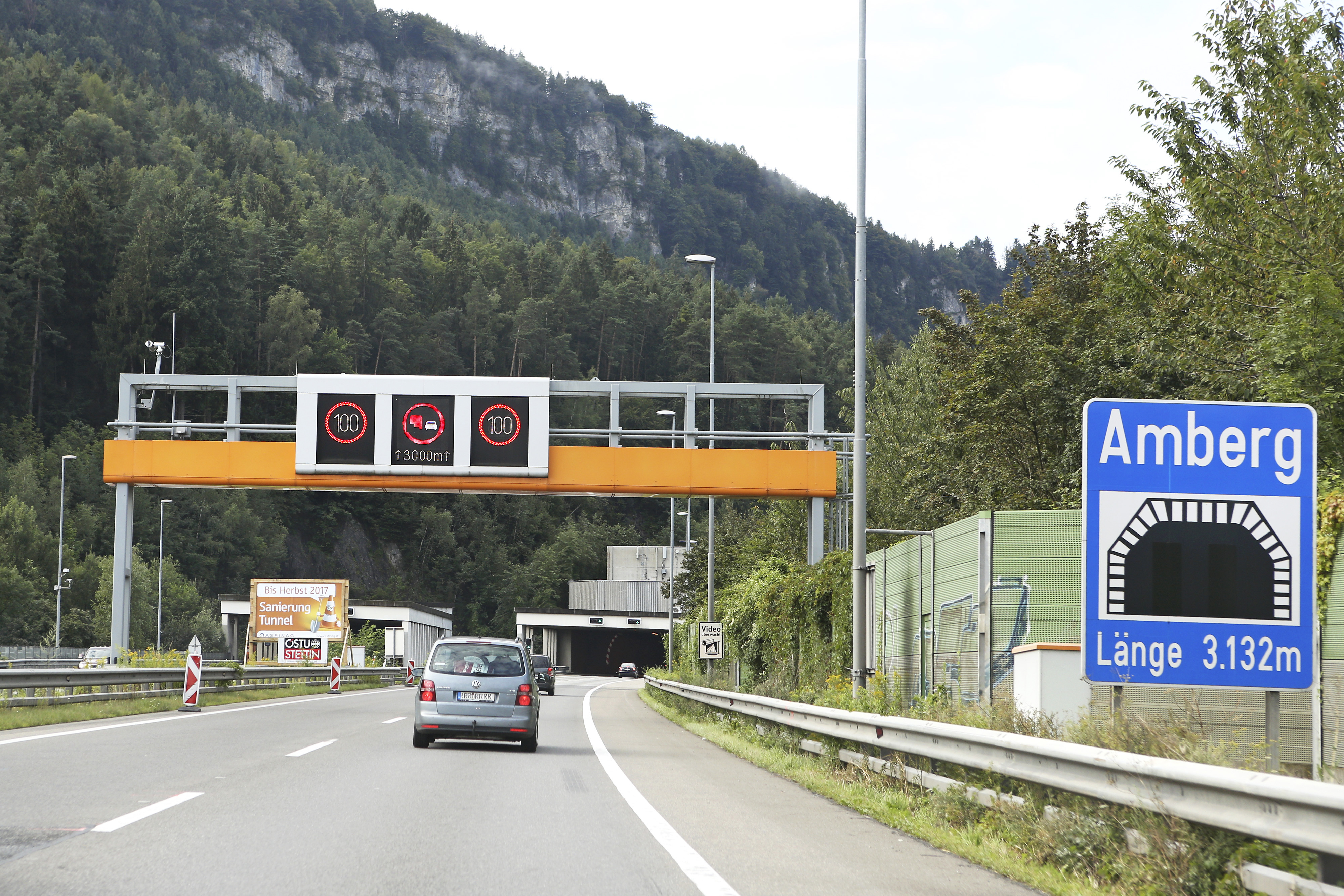 Symbolbild. Portal des Amberg-Tunnel bei Feldkirch (Rheintalautobahn A14) in Vorarlberg