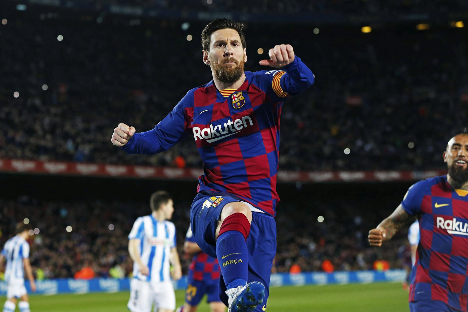 1. Lionel Messi (Barca). Gesamt: 105 Millionen € im Jahr. Gehalt: 77 Millionen. Sponsoring: 29 Millionen.