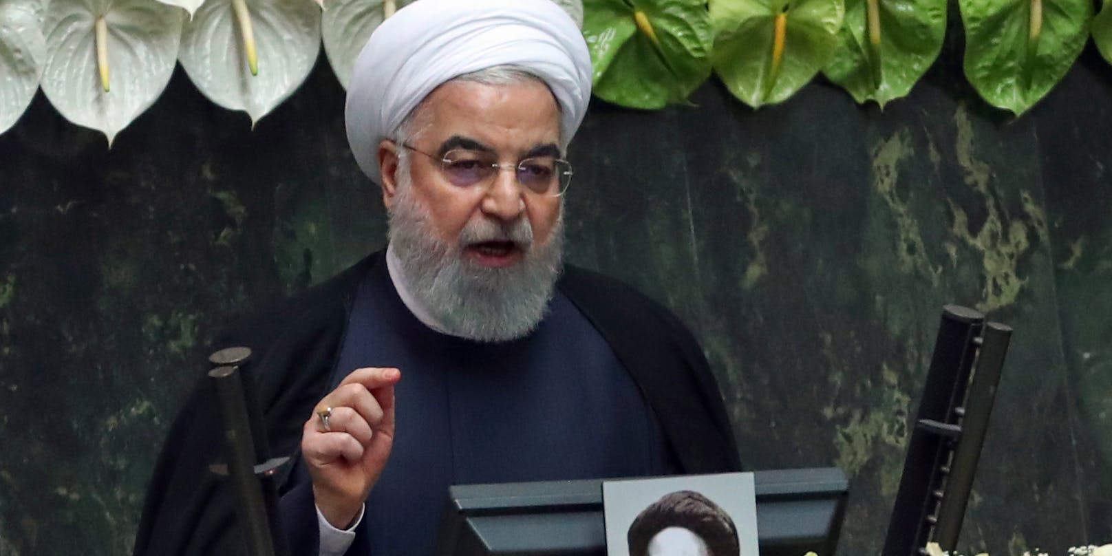 Ein Aufschrei in der iranischen Bevölkerung über die archaischen Gesetze der islamischen Republik war die Folge. Selbst Präsident Hassan Rohani soll laut der staatlichen Nachrichtenagentur eine Verschärfung gefordert haben.