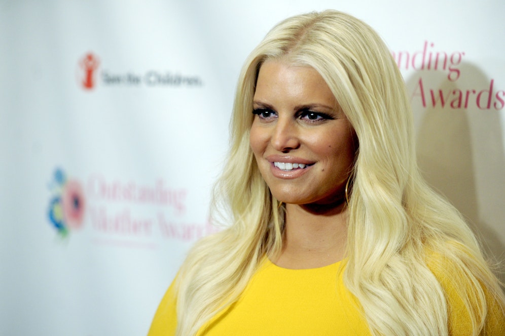 Nach der Geburt ihrer Tochter Birdie Mae hat <strong>Jessica Simpson</strong> ihren Pfunden den Kampf angesagt. Auf ihrem neuen Schnappschuss ist die Sängerin beinahe nicht mehr zu erkennen.