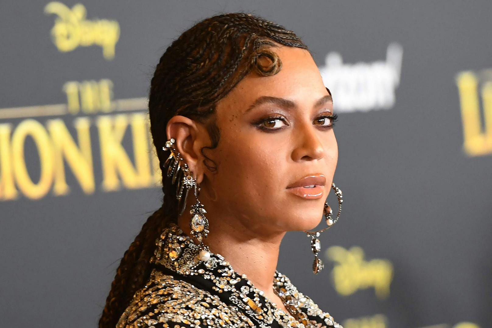 Von "The Lion King" inspiriert hat <strong>Beyoncé </strong>ihr erstes visuelles Album "Black is King" veröffentlicht, das nach Lob jetzt negative Schlagzeilen macht.