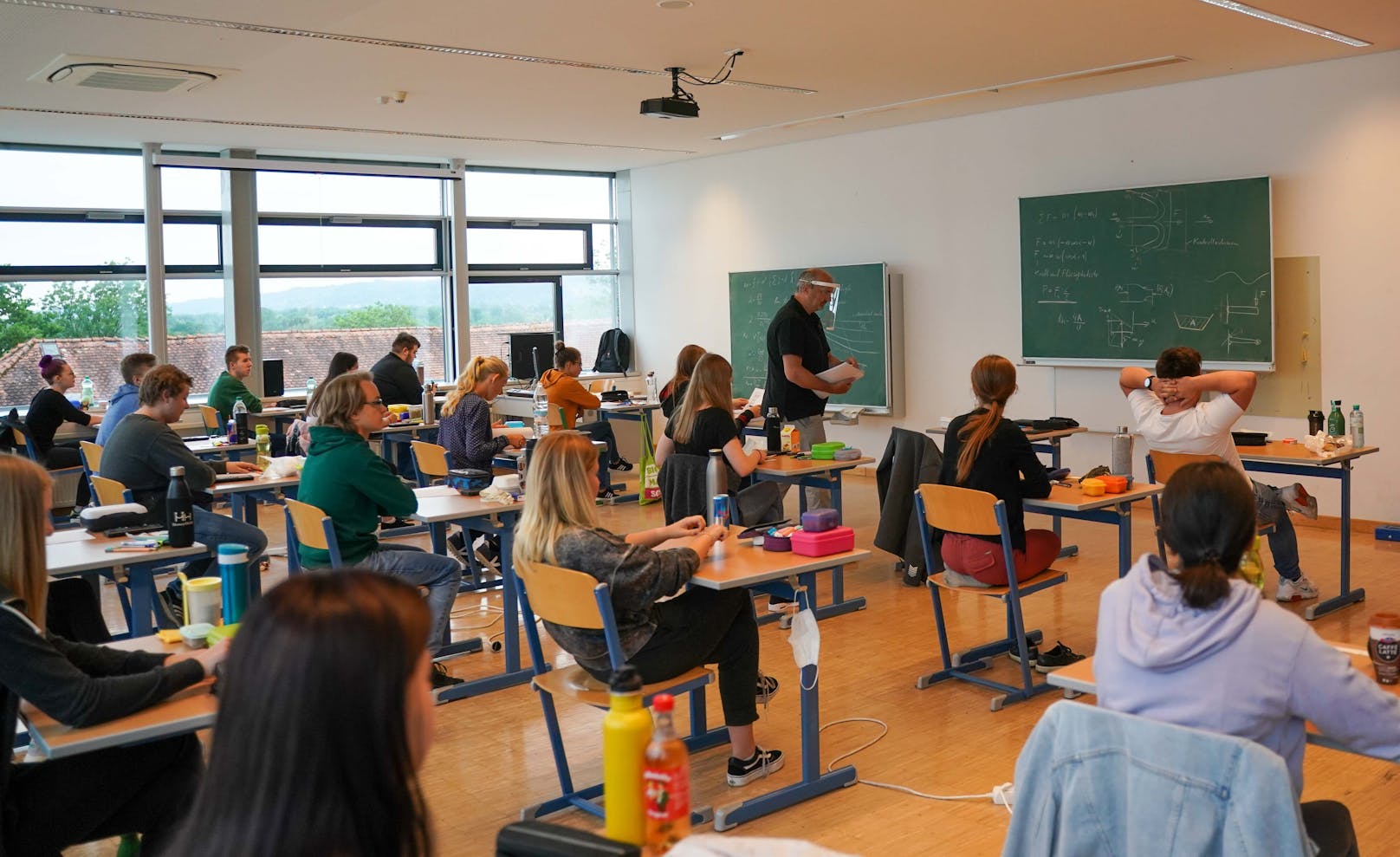 In Oberösterreich gab es einige Beschwerden, da in einigen Klassen die Deutsch-Matura handschriftlich verfasst werden musste.