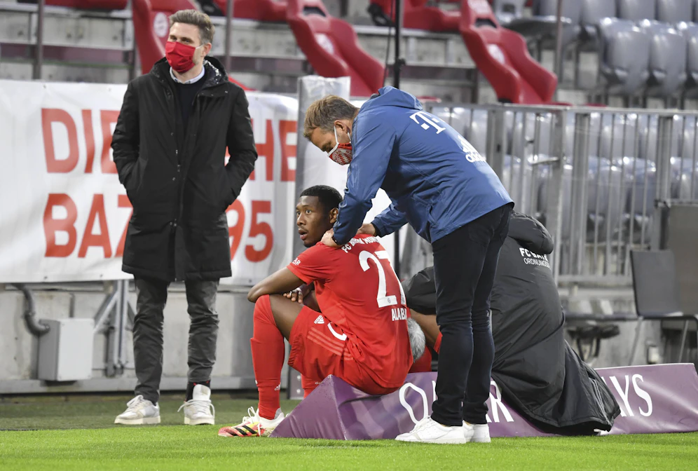 David Alaba mit Trainer Hansi Flick.