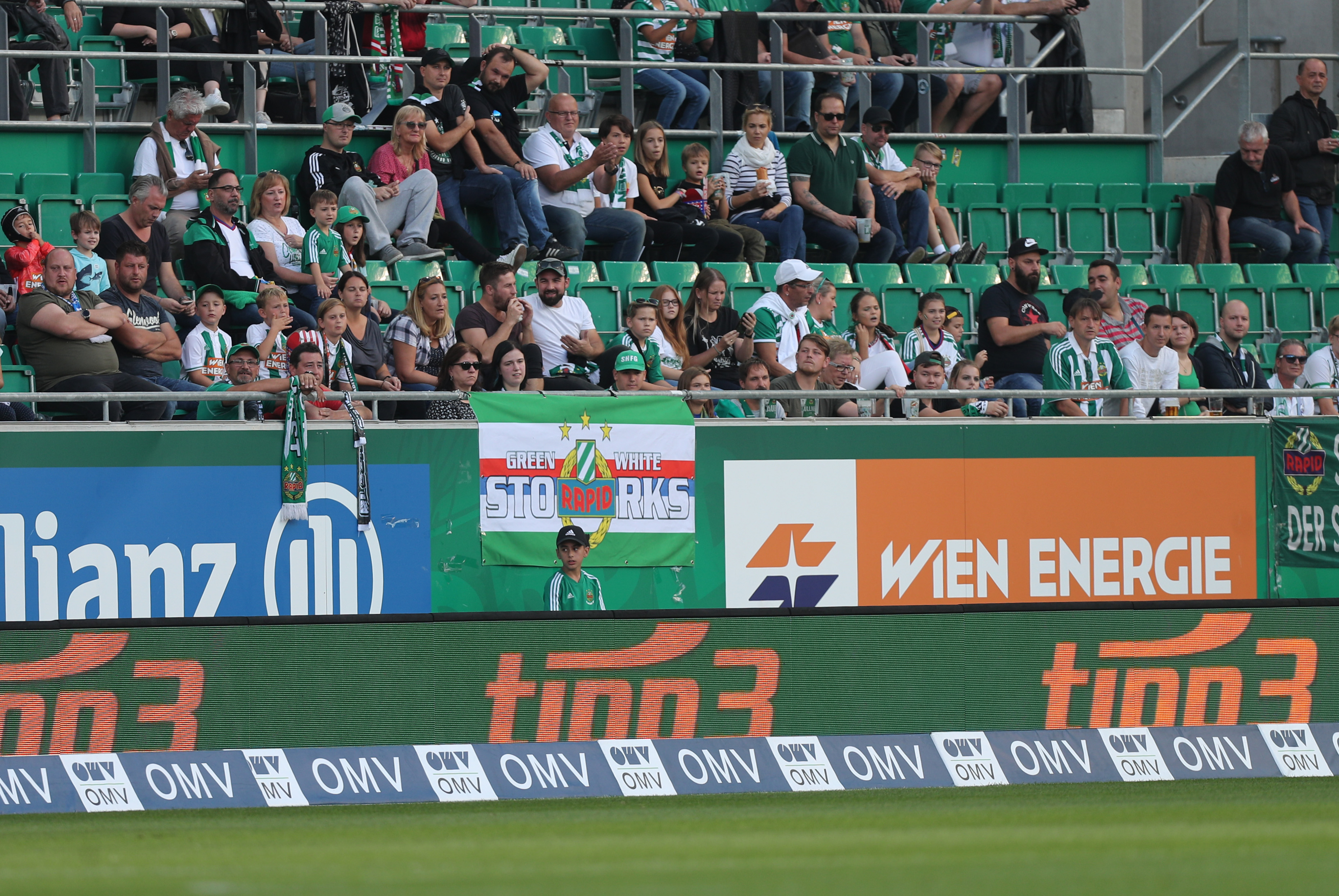 Die Fans der Bundesliga-Klubs warten sehnsüchtig auf die Rückkehr in die Stadien.