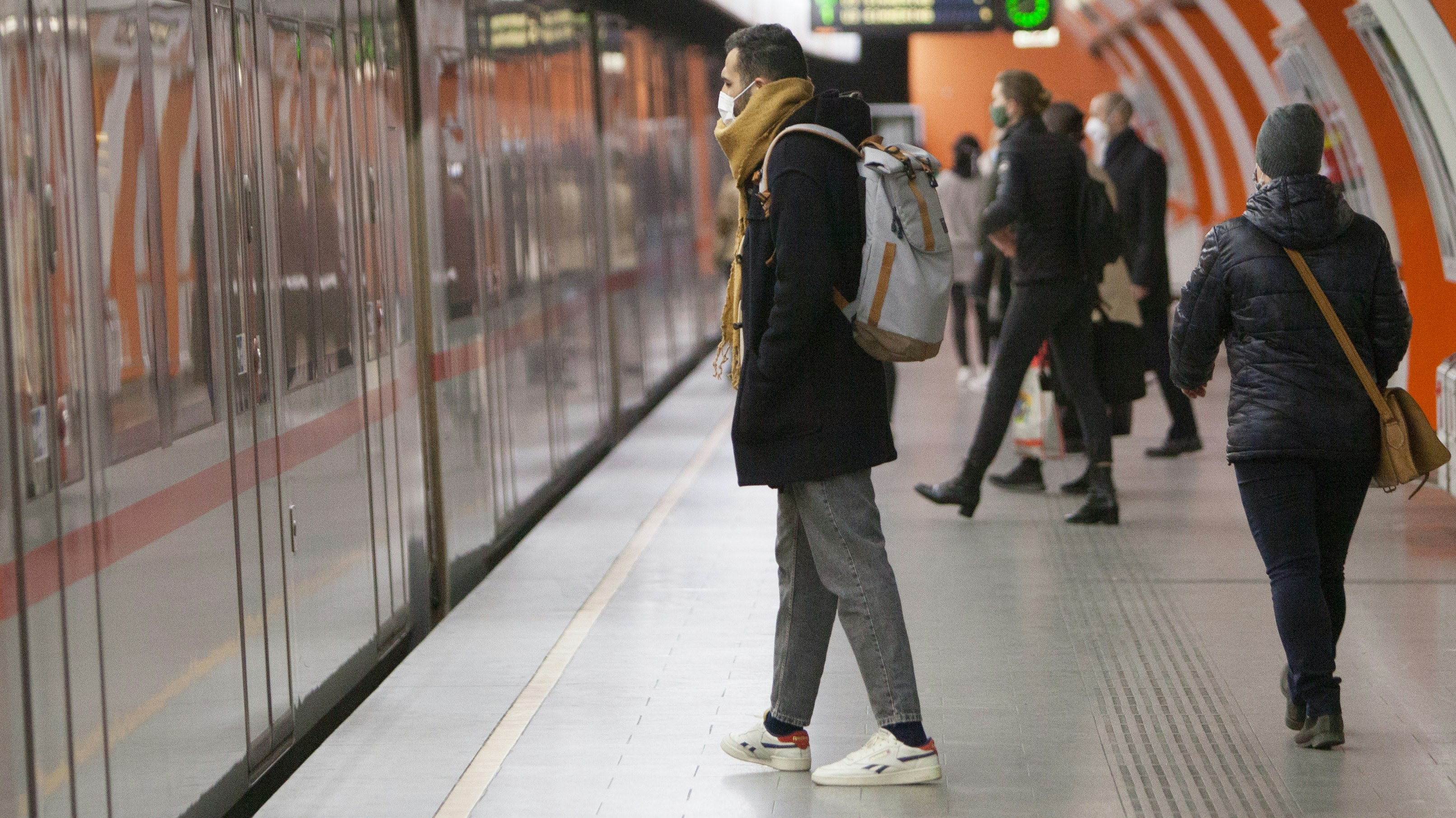 Nur rund die Hälfte nutzt die öffentlichen Verkehrsmittel.