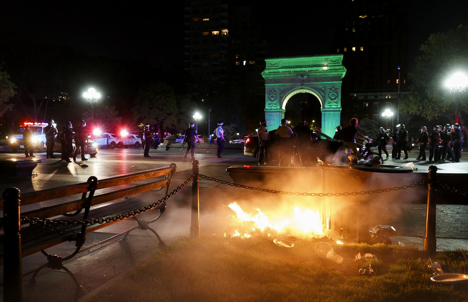 In der Nacht zu Samstag kam es bei Protesten gegen Polizeigewalt in New York zu Ausschreitungen.