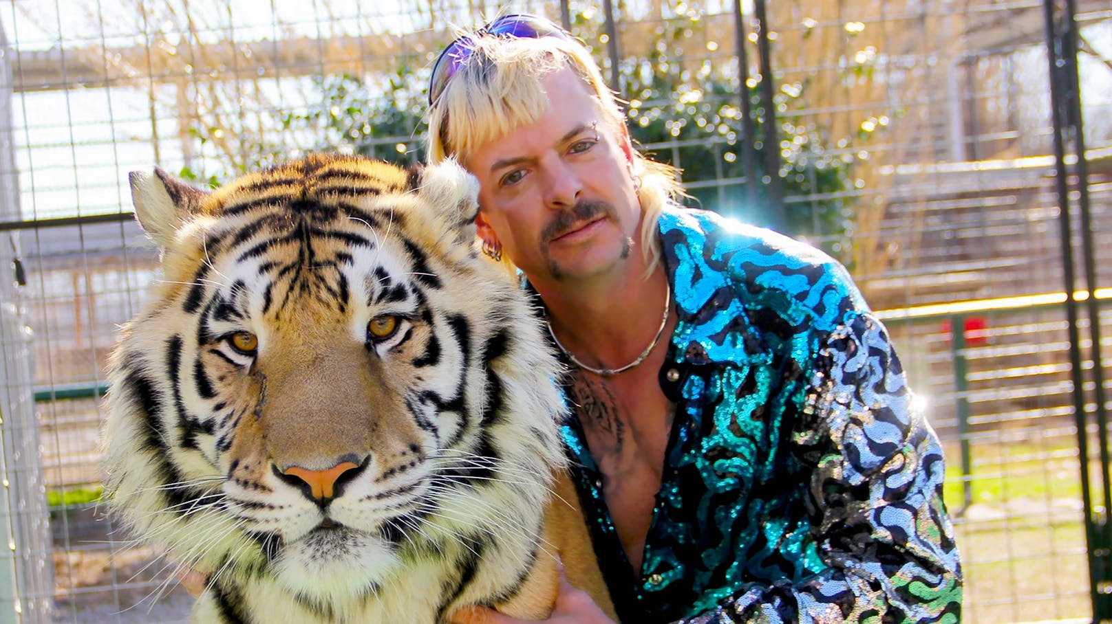 Ex-Zoobesitzer <strong>Joe Exotic</strong> verbüßt derzeit eine 22-jährige Haftstrafe und hofft auf eine Begnadigung.<br>