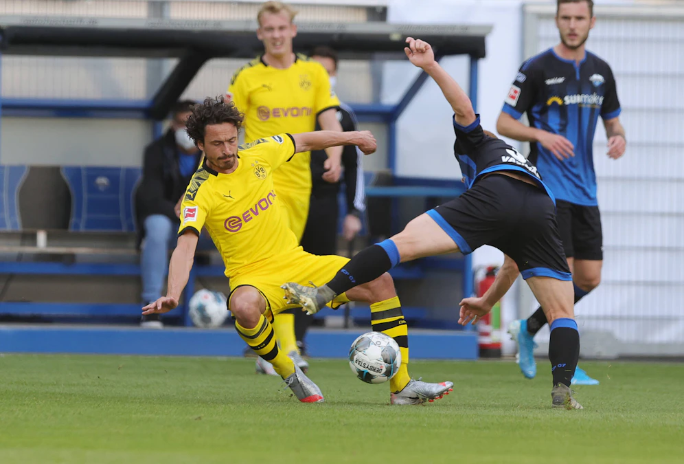Dortmunds Thomas Delaney (l.)