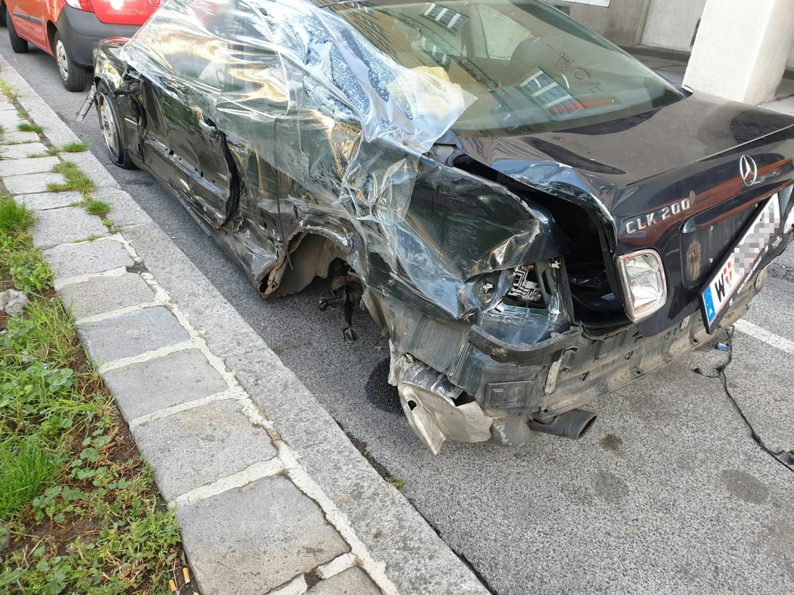 Der 20-jährige Lenker des Mercedes verlor die Kontrolle über sein Fahrzeug.