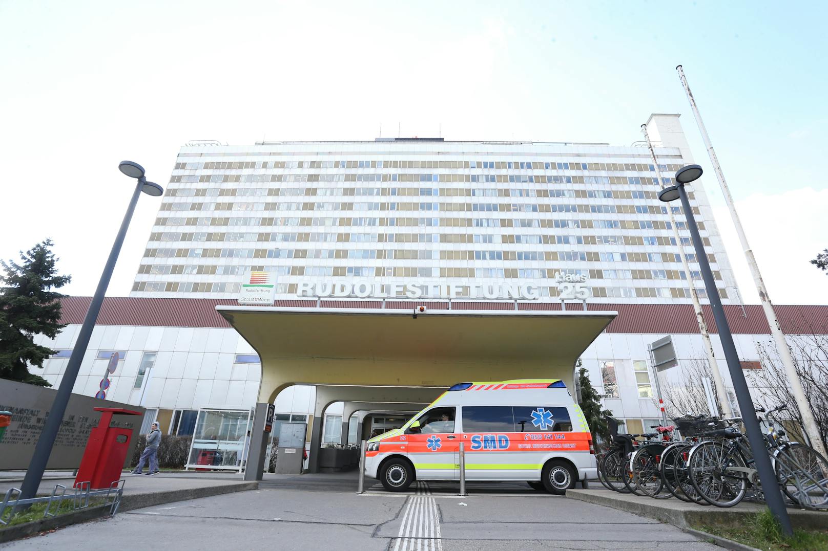 Corona-Sperren im KAV-Spital Rudolfstiftung in Wien-Landstraße