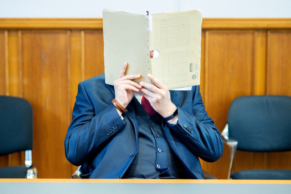 Holger P. im Landgericht Bückenburg. 