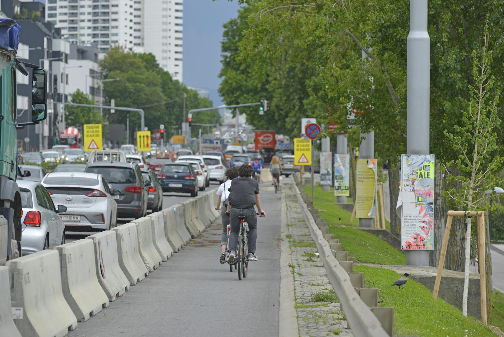 Mit Pop-up-Radwegen, wie hier auf der Wagramer Straße, wollte Vizebürgermeisterin Birgit Hebein&nbsp;Platz für sicheres Radfahren schaffen.