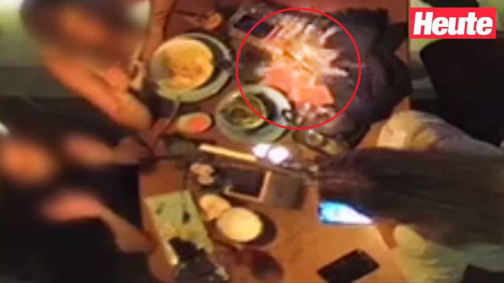 Unglaublich aber wahr: Das Glas ist von selbst kaputt gegangen.