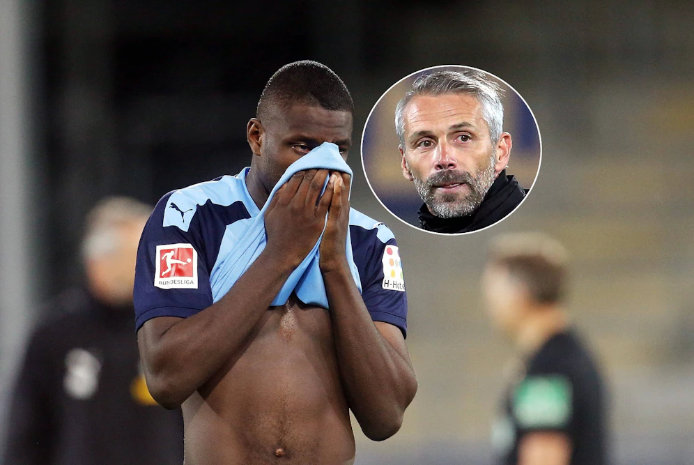 Gladbach (l. Thurma, r. Coach Rose) setzt ein Zeichen gegen Rassismus