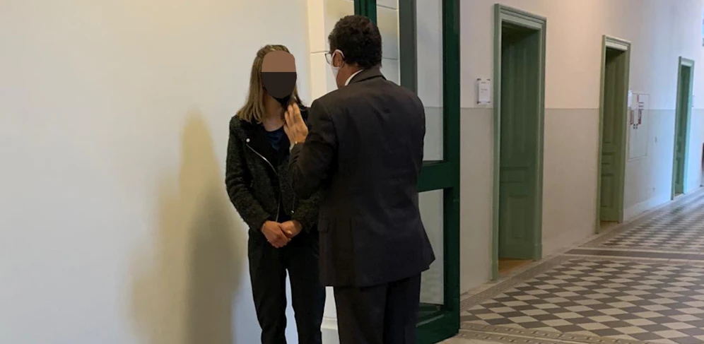 Die Angeklagte vor Gericht