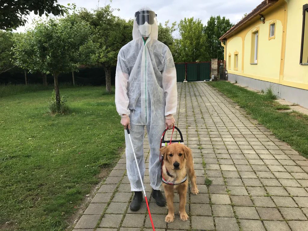 Die vorgeschriebene Montur für eine Hundeprüfung.