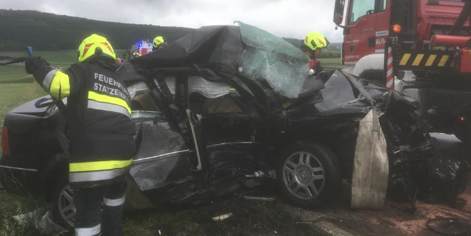 Das völlig demolierte Auto der 26-Jährigen.