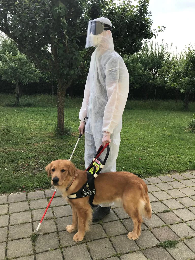 Prüfung in voller Montur.