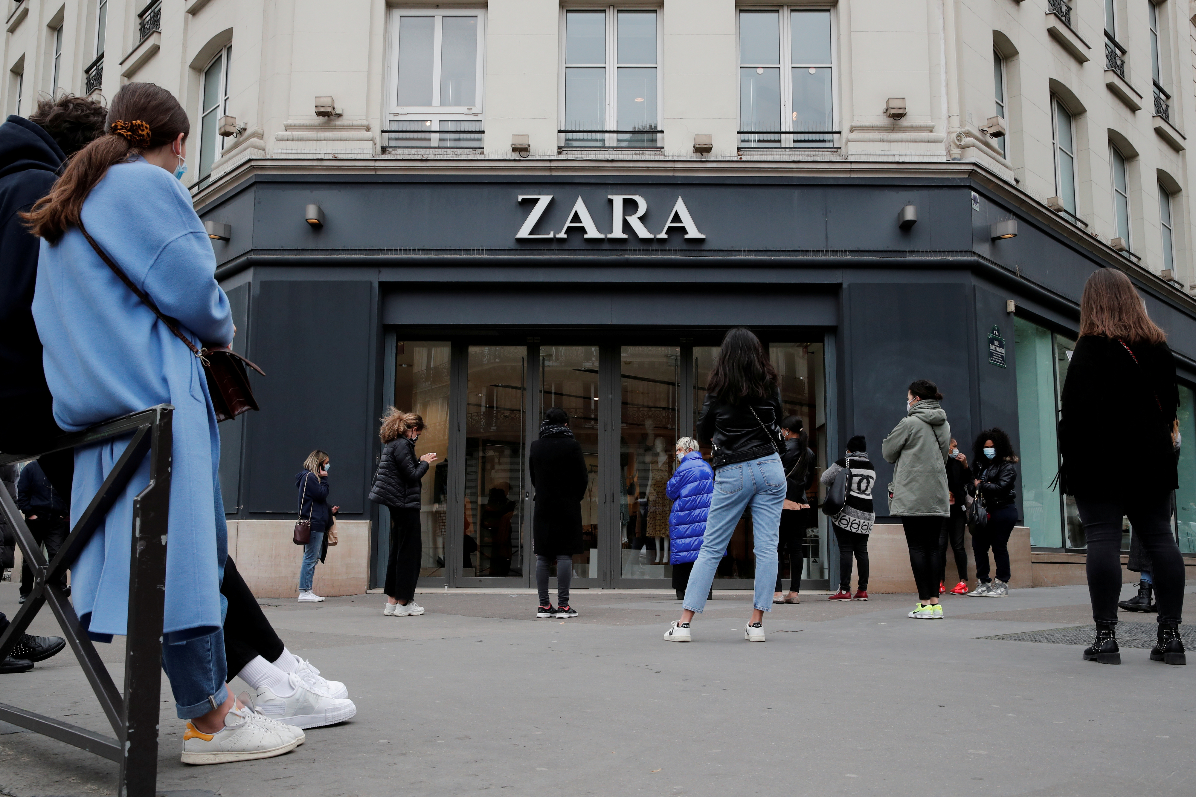 Zara-Mutter Schließt Bis Zu 1.200 Läden | Heute.at