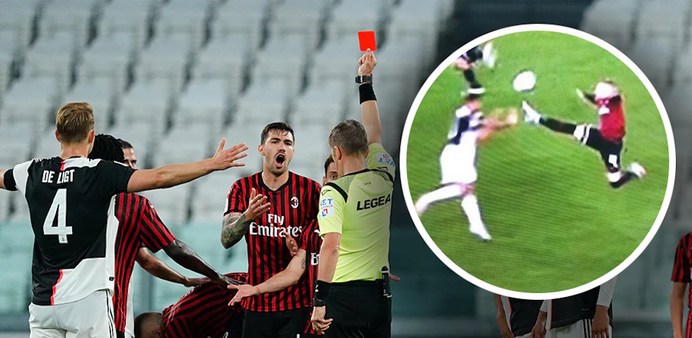 Ante Rebic kassiert für einen Kung-Fu-Tritt die rote Karte.