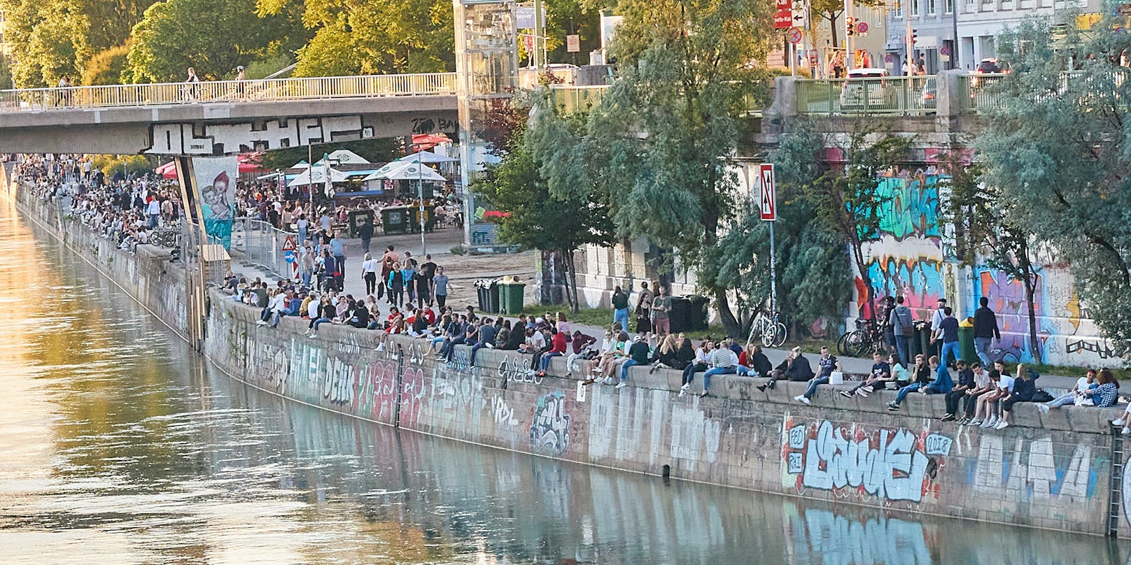 Menschen am Donaukanal