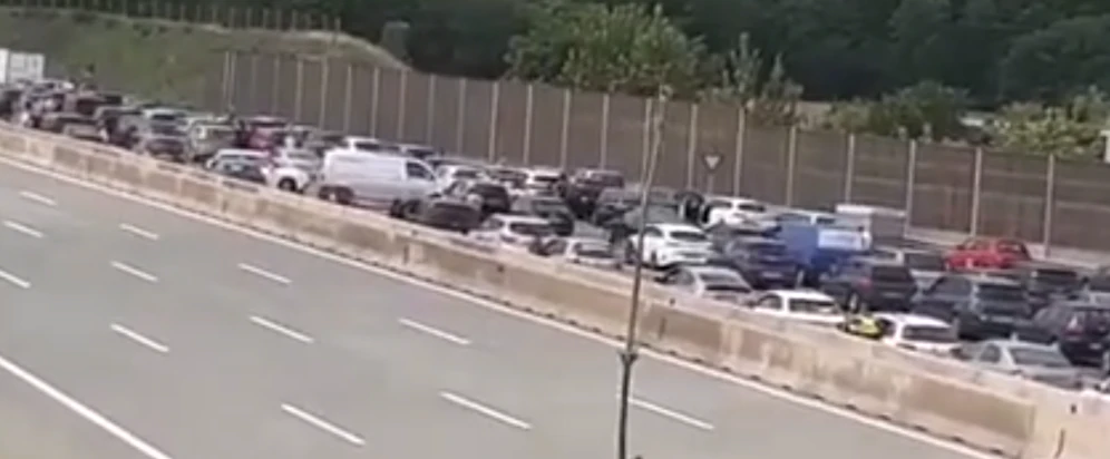 Zumindest zwei Autos drehten einfach um.