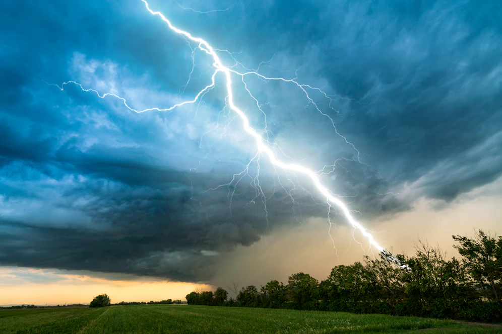 Nach sommerlichen Temperaturen drohen Unwetter (Symbolbild).