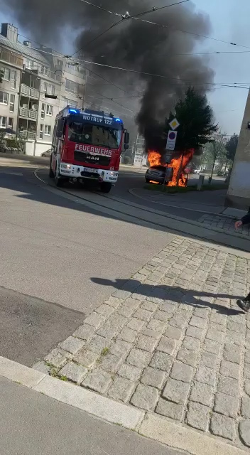 Mercedes Geht In Wien Während Fahrt In Flammen Auf – Community | Heute.at