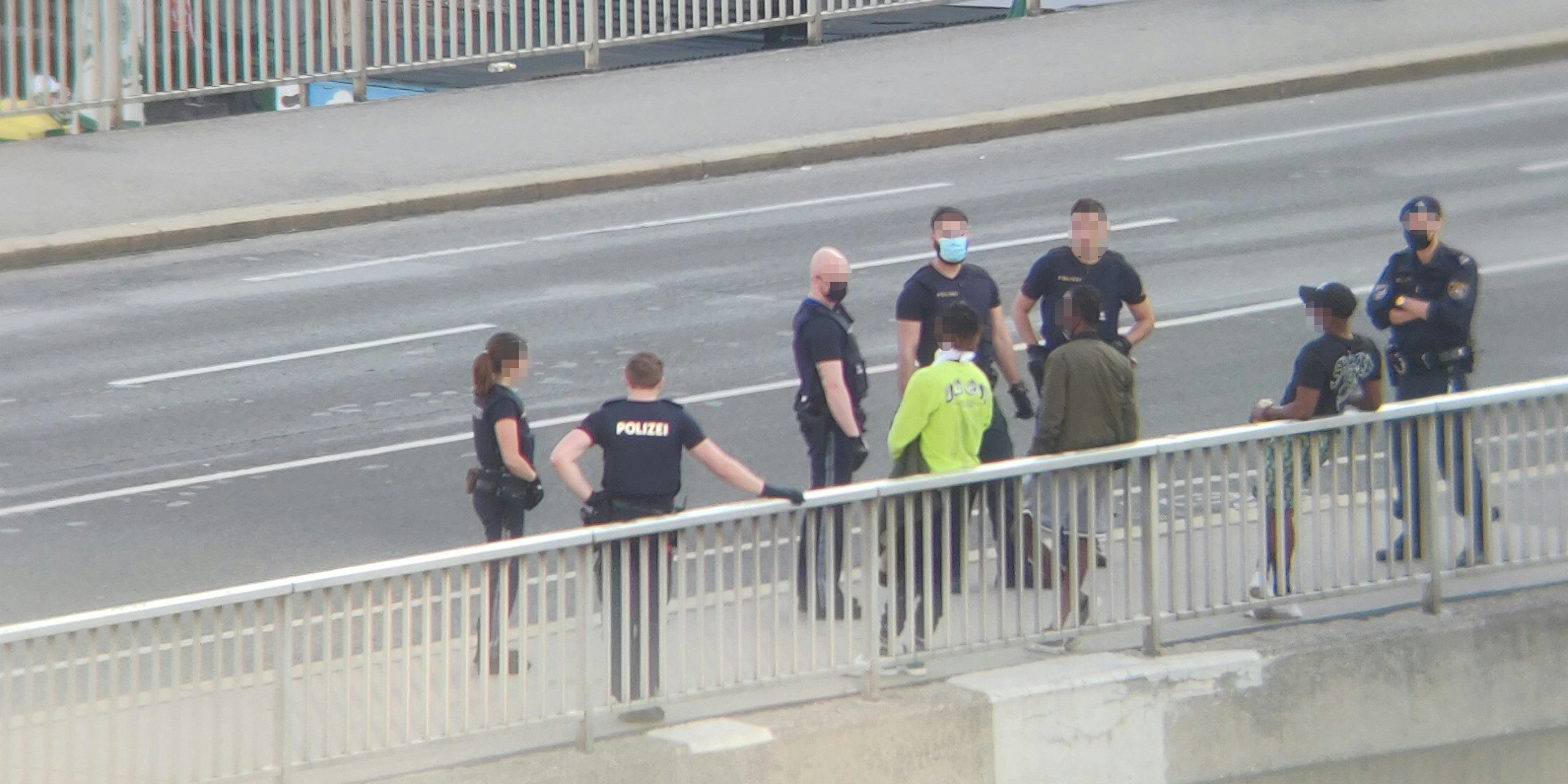Polizei-Einsatz auf der Salztorbrücke beim Donaukanal