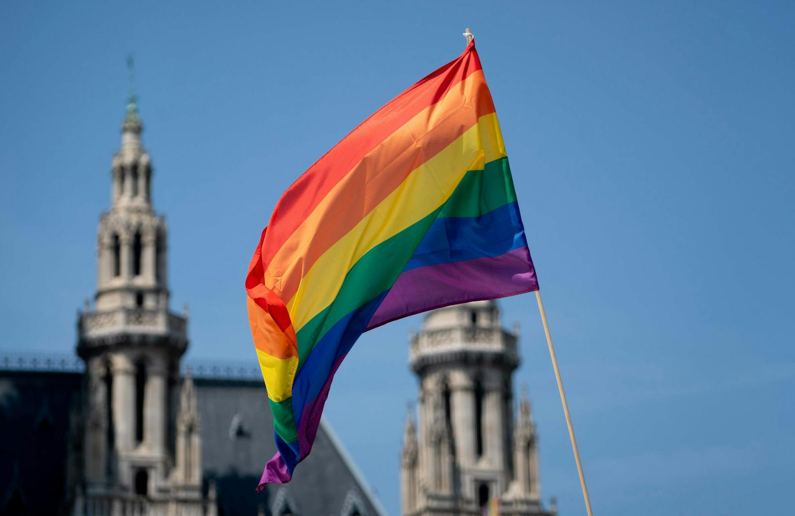 Wien startet Pride Month mit Regenbogen-Beflaggung
