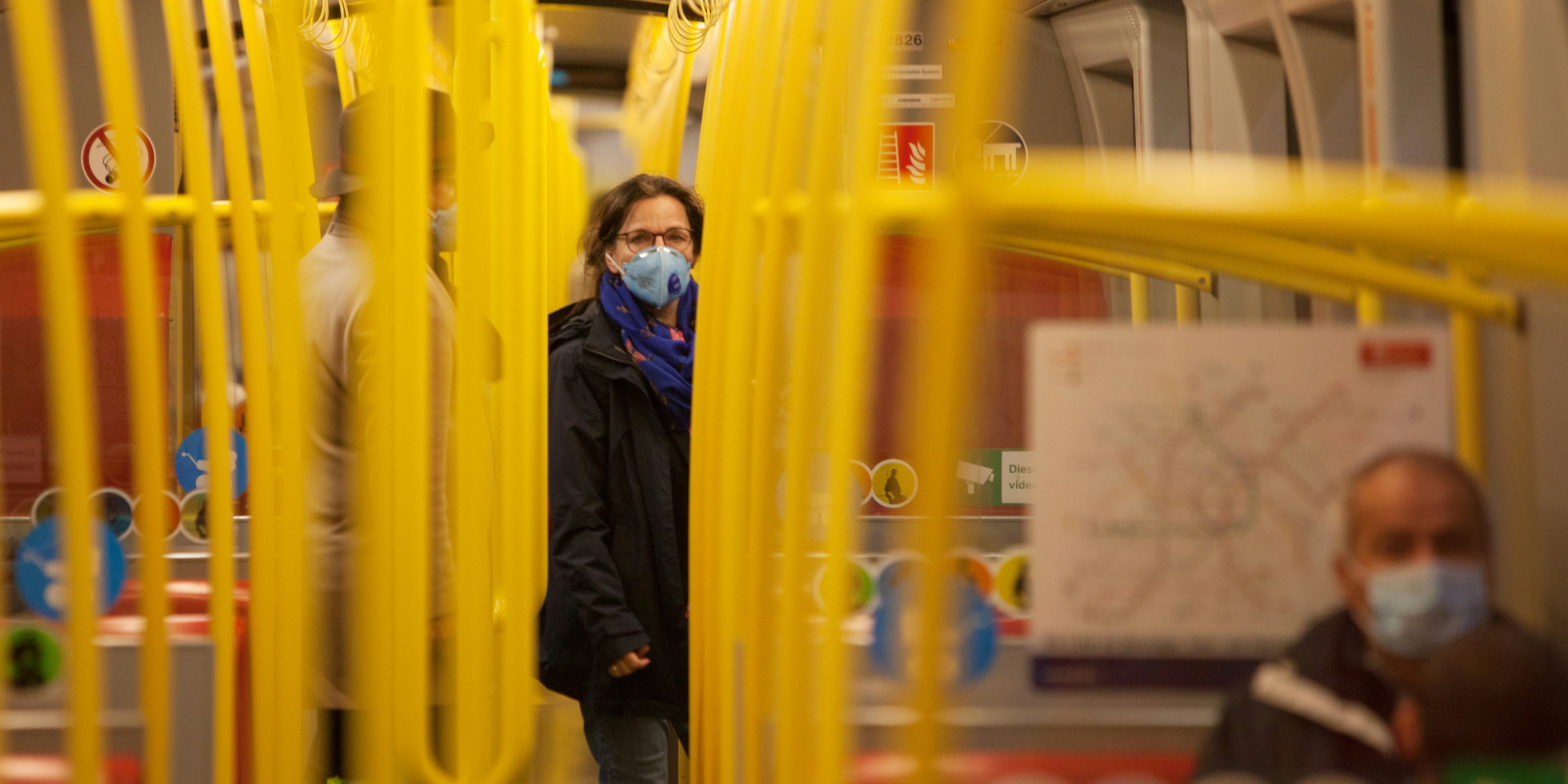 Maskenpflicht in den Öffis bleibt weiter aufrecht.