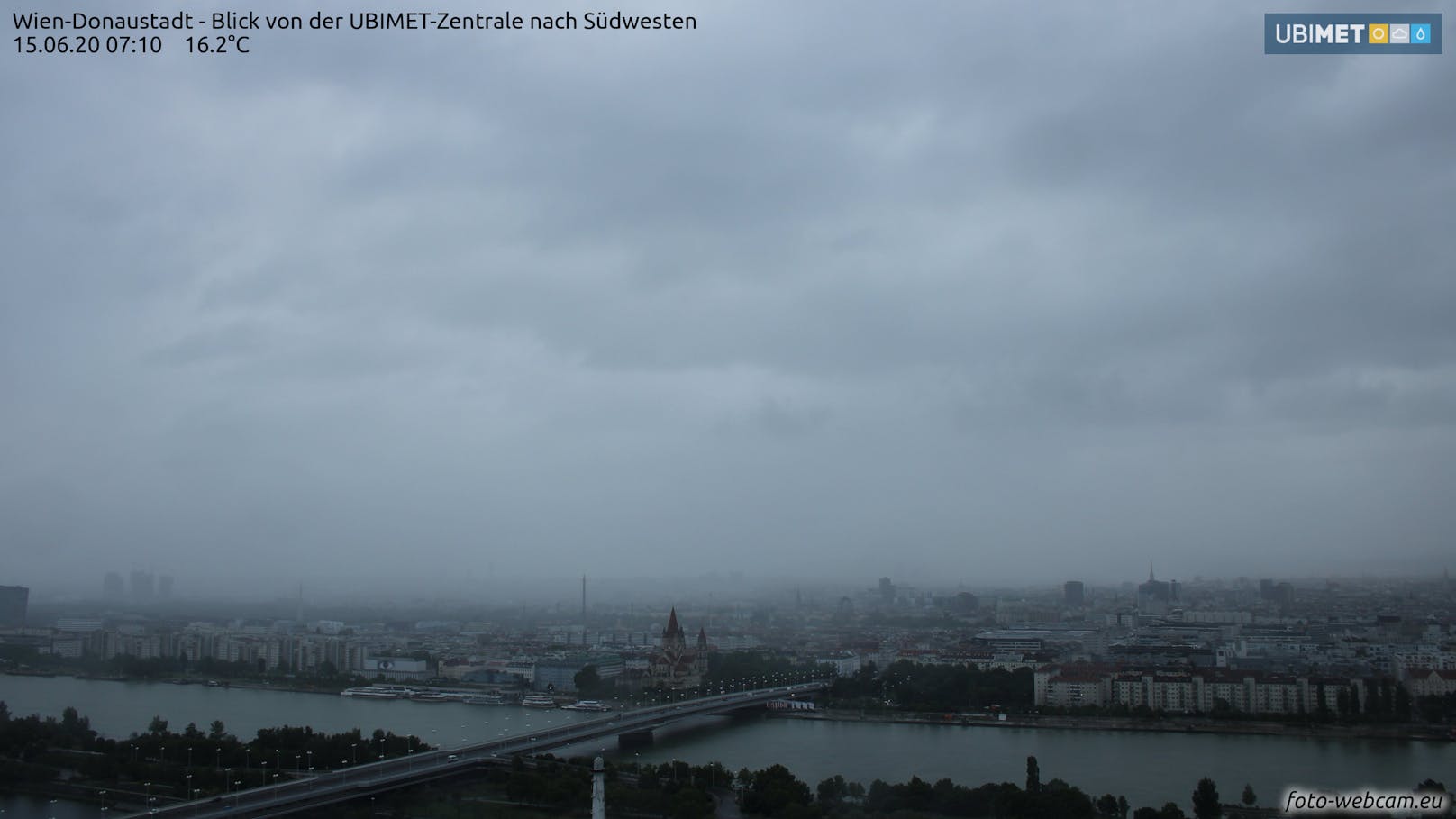 Regenwetter im Wien: Blick Richtung Südwesten aufgenommen von der UBIMET-Zentrale