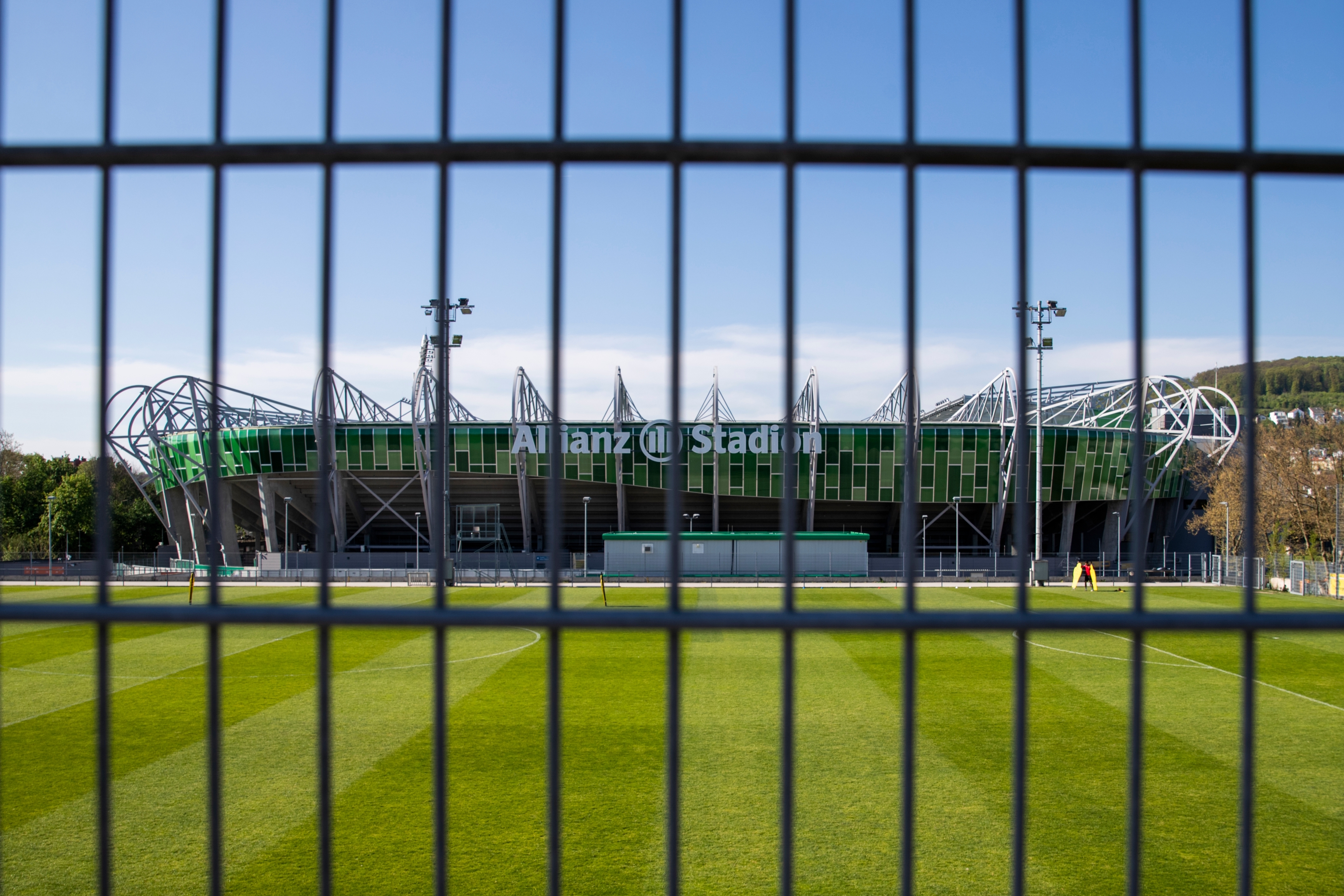 Fans sehen das Allianz Stadion derzeit nur aus der Ferne. 