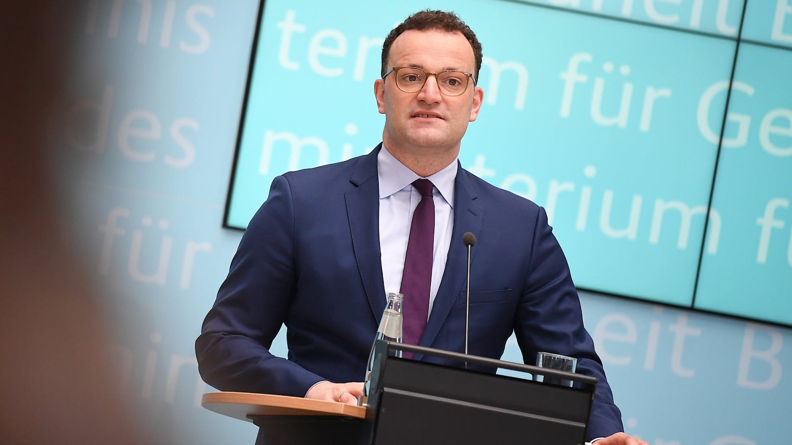 Der deutsche Gesundheitsminister Jens Spahn will Fieberambulanzen in Deutschland einführen.<br>