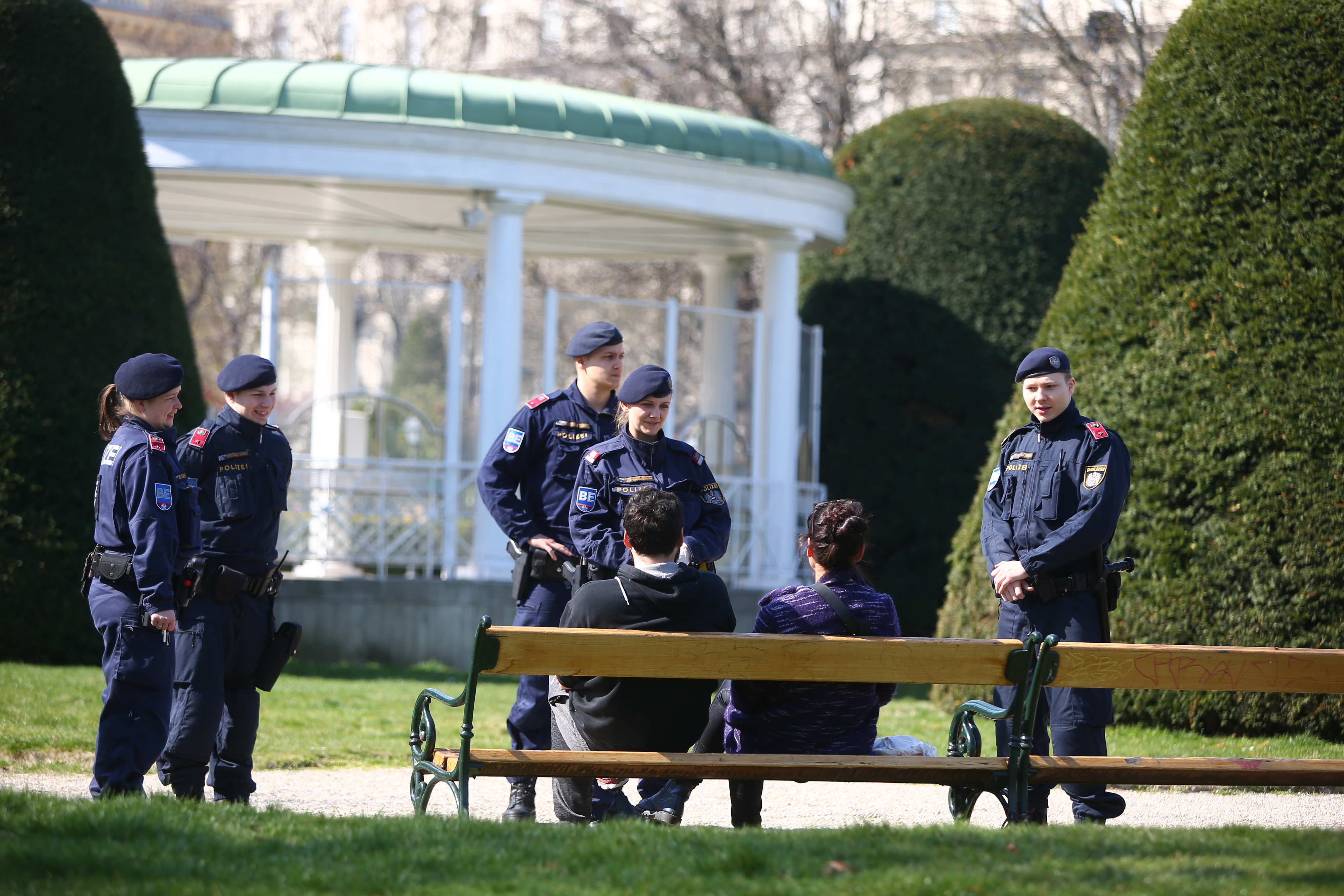 Die Polizei kontrollierte die Einhaltung der Corona-Regeln streng, etwa hier am 20.03.2020.