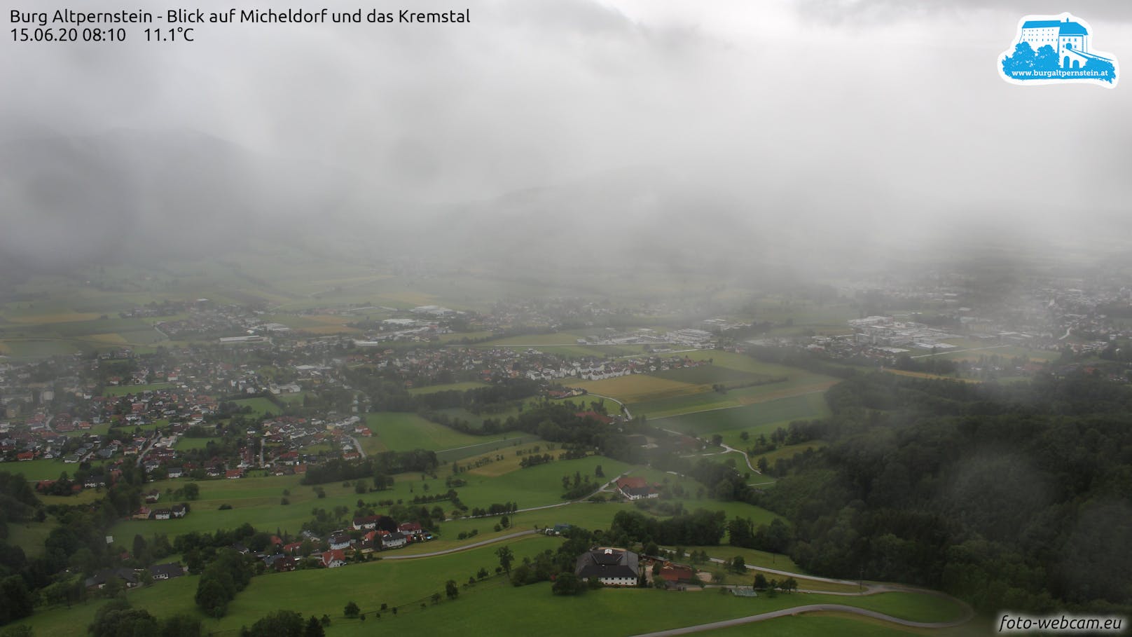 Regenwetter im Kremstal: Blick von der Burg Altpernstein