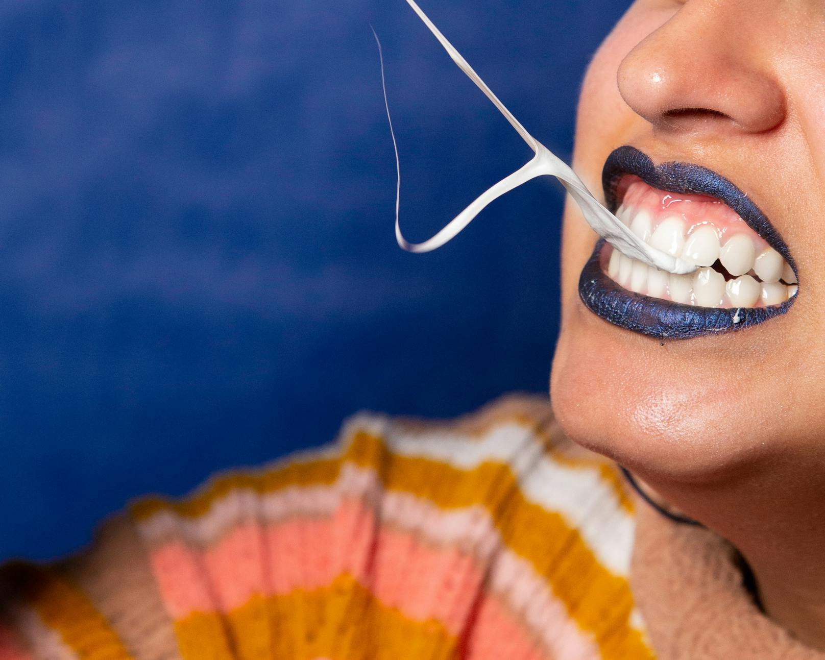 Dafür versprechen die Kaugummis diverse Nebeneffekte: Weißere Zähne…