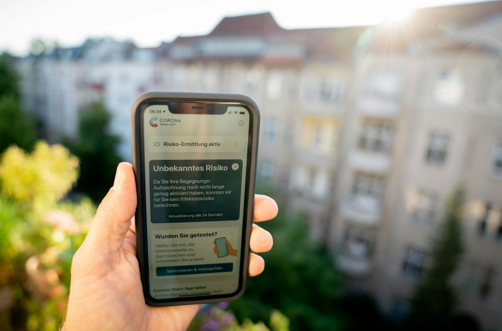 Auch in Deutschland gibt es jetzt eine Corona-Warn-App, ähnlich wie die des Österreichischen Roten Kreuzes. Die beiden Apps sind jedoch nicht kompatibel.