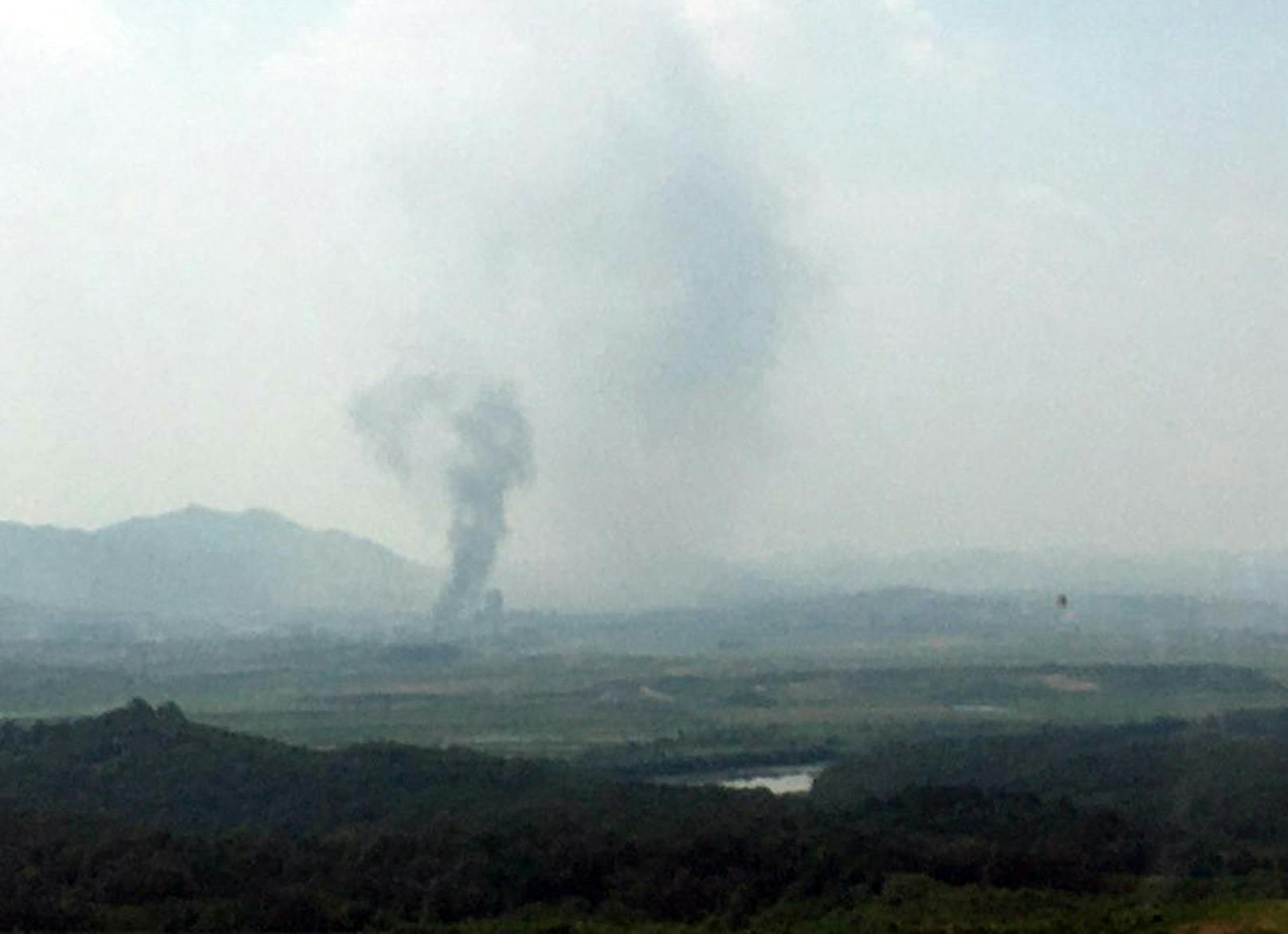 Rauch steigt am 16. Juni 2020 an der Grenze von Süd- zu Nordkorea auf.