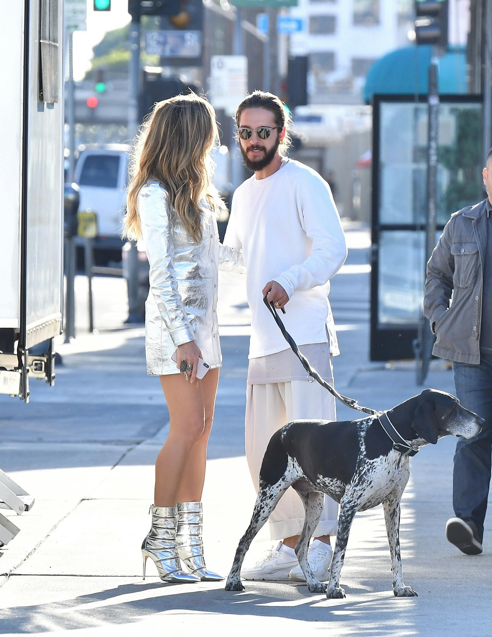 Heidi Klum und ihr Ehemann Tom Kaulitz besitzen mehrere Hunde. Hier im Bild: Toms Mischling Scotty.