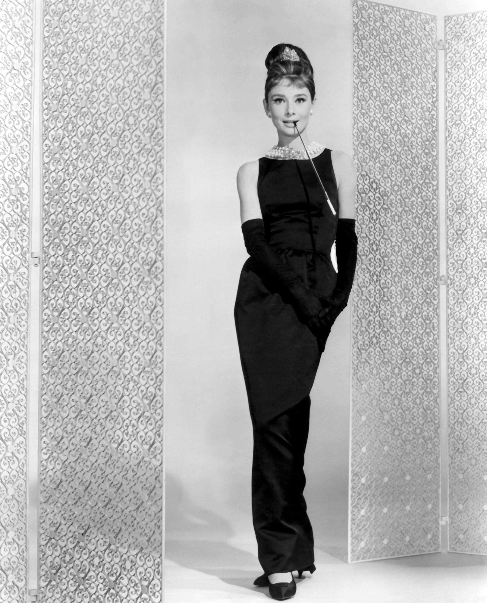 Der 34-jährige Kalifornier tritt bei dem Lieblingslabel von&nbsp;Audrey Hepburn - hier in dem berühmten Givenchy-Kleid asu "Breakfast at Tiffany's" - in große Fußstapfen.